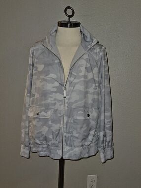 Chico's Light Gray Camoflage Zenergy Women's Jacket with Branded Tag